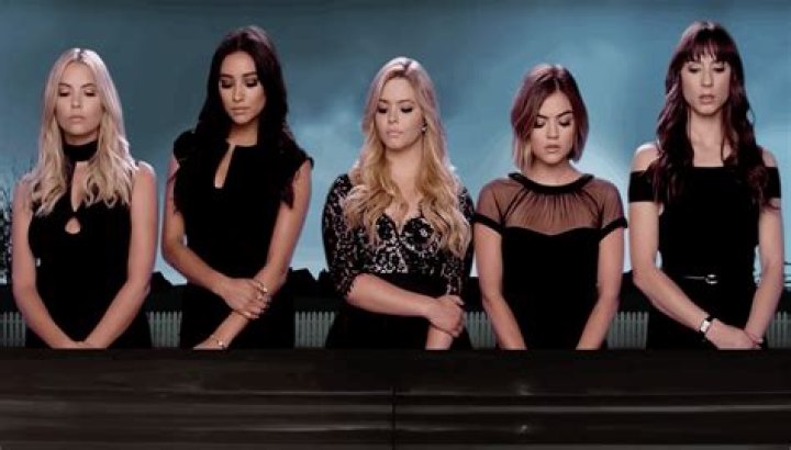 16 Times The ‘Pretty Little Liars’ Cast Was #SquadGoals IRL!