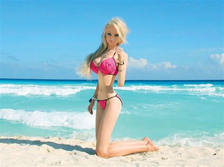 27 Surreal Photos Of Valeria Lukyanova, The Human Barbie Doll