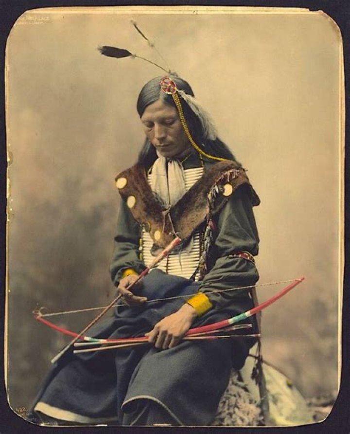 44 Colorized Native American Photos From A Century Ago