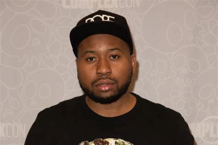 Akademiks Allegedly Caught Rory Farrell Leaving Note In His Mailbox