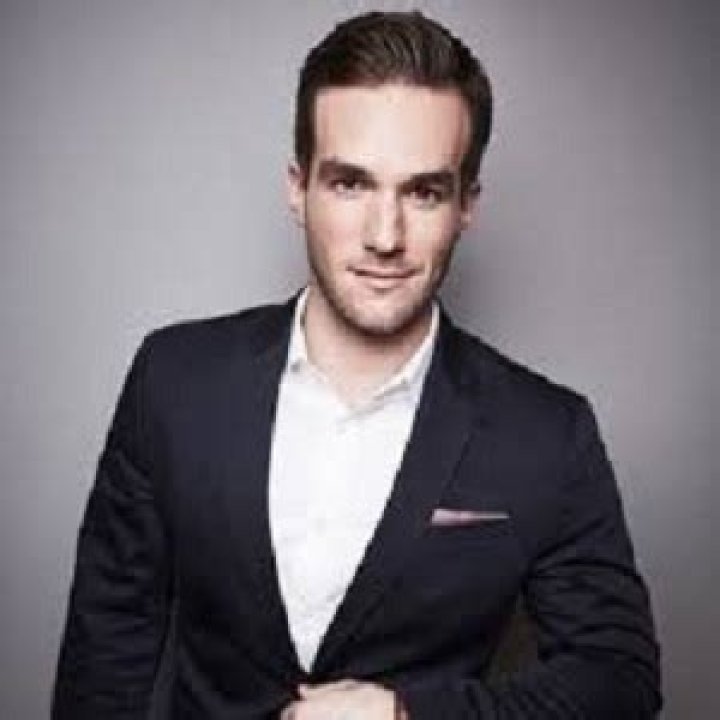 Andy Favreau Age - Bio, Wiki, Height, Net Worth, Relationship (2023)