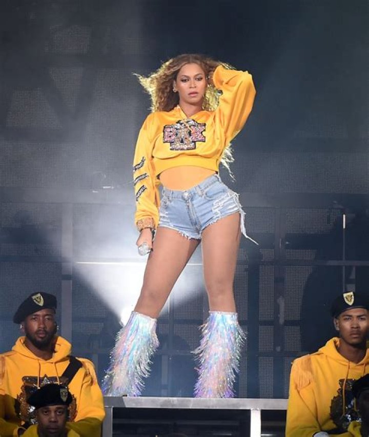 Beyoncé’s Post-Baby Booty Is So ***Flawless People Think It’s Fake!