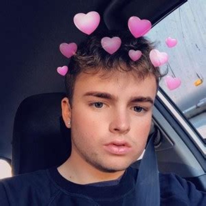 Cameron Field Biography | Age, Wiki, Net worth, Bio, Height, Girlfriend|