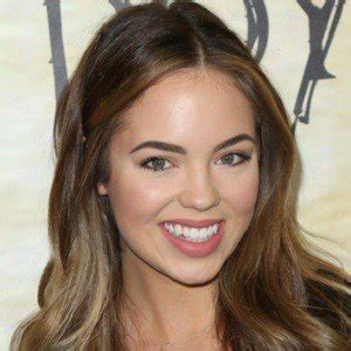 Claudia Sulewski Net Worth and YouTube earnings with Detailed Calculation