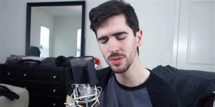 Daithi De Nogla Net Worth and Earnings