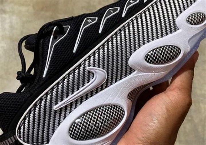 Drake's Nike NOCTA Glide “Black/White” Release Details