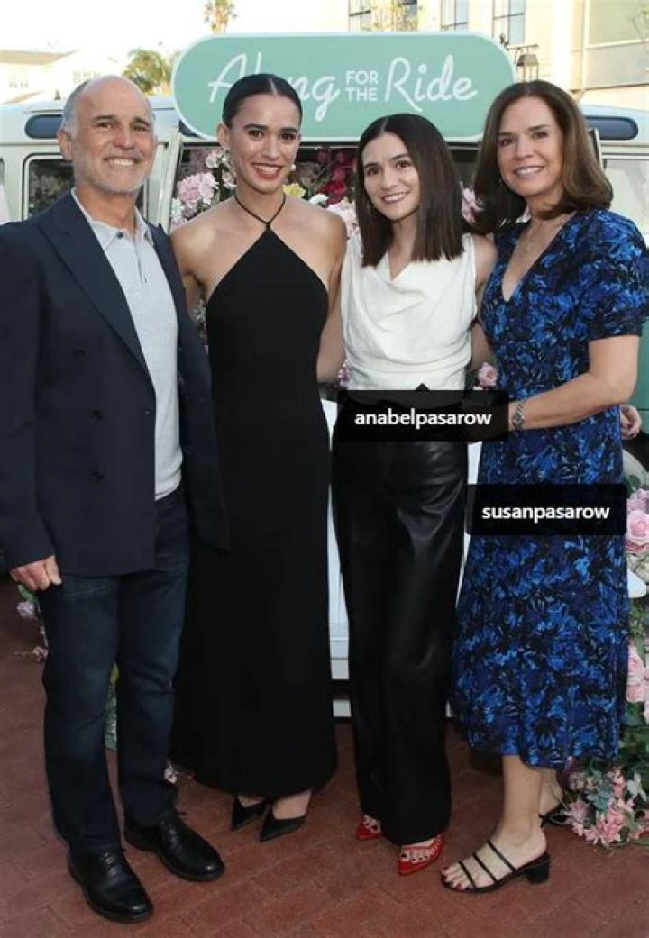 Emma Pasarow Age, Wiki, Biography, Height, Parents, Ethnicity, Boyfriend, Net Worth & More