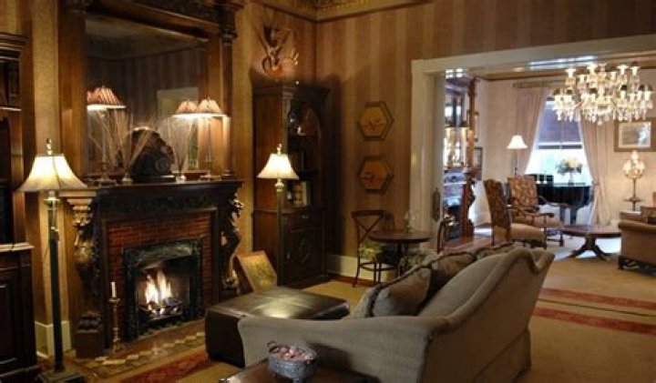 For A Creepy Fall Break, Head To These Haunted Bed And Breakfasts