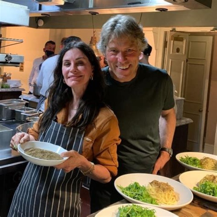 How tall is John Bishop