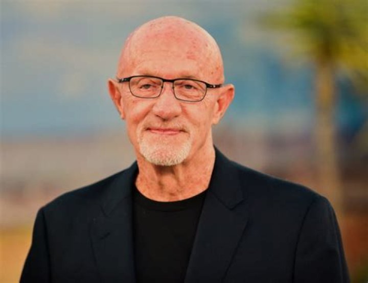 How tall is Jonathan Banks