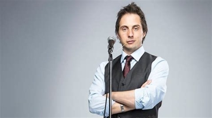 How tall is Jonny Harris