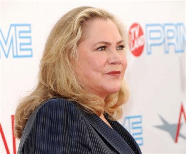 How tall is Kathleen Turner