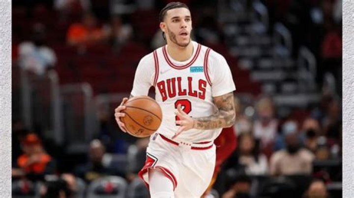 How tall is Lonzo Ball