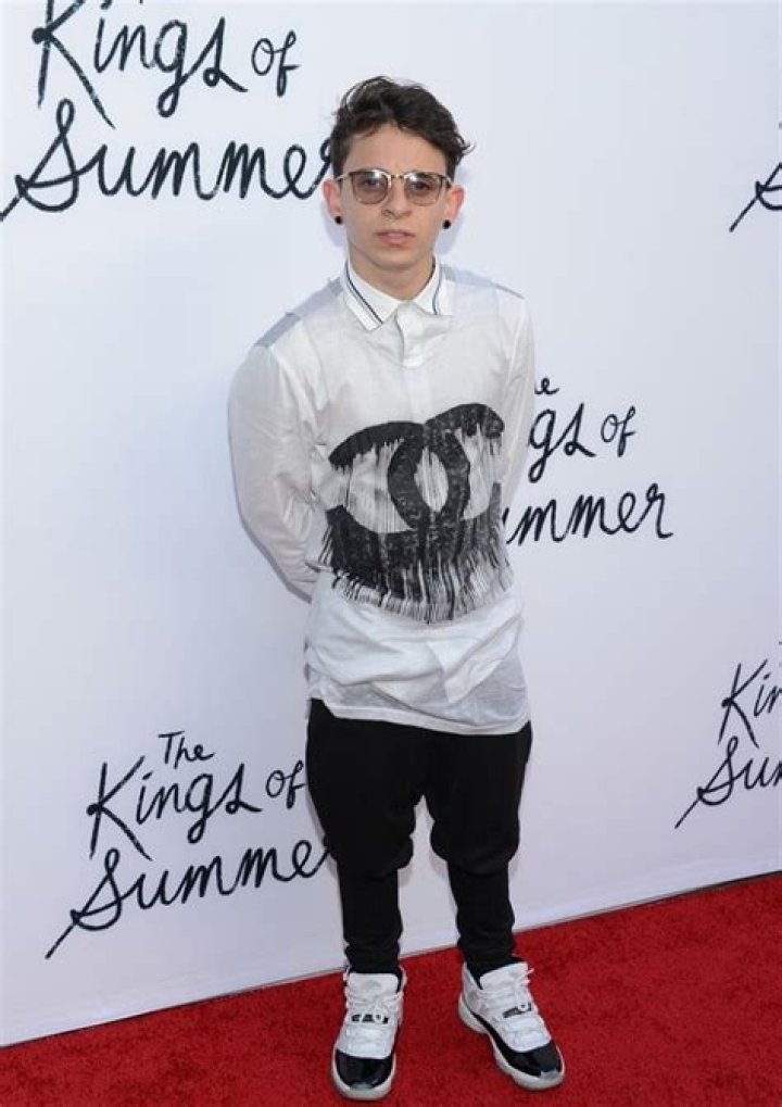 How tall is Moisés Arias