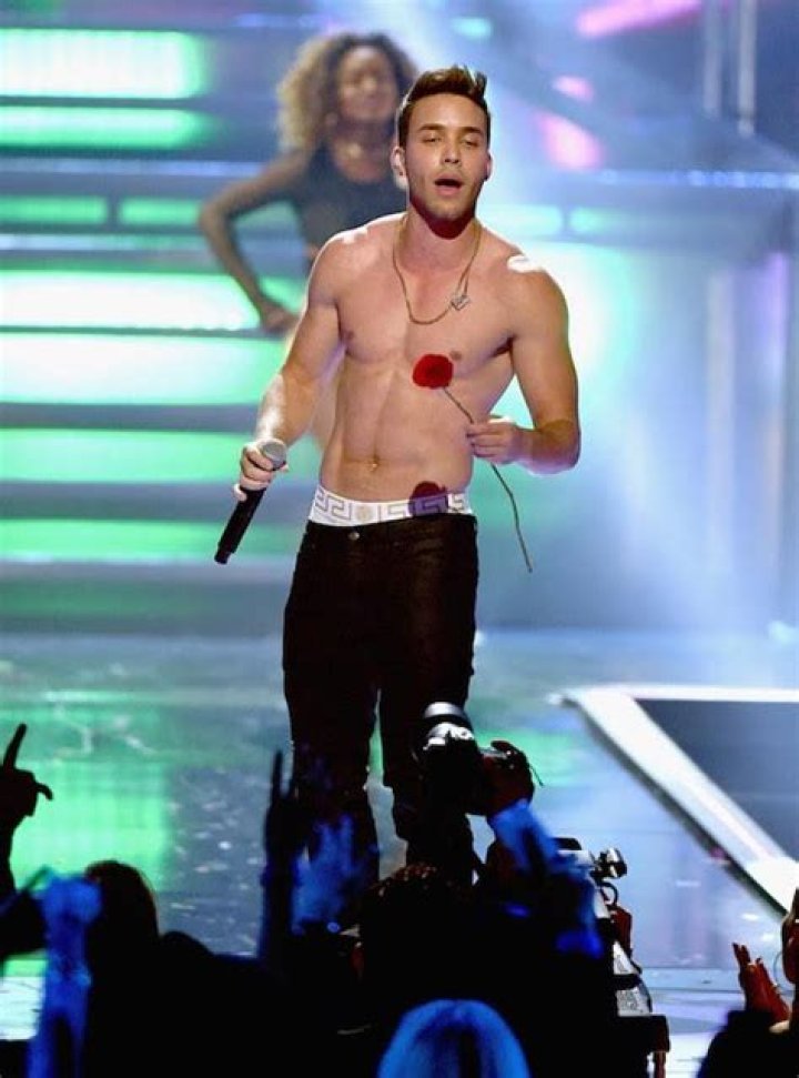 How tall is Prince Royce