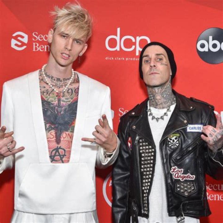 How tall is Travis Barker