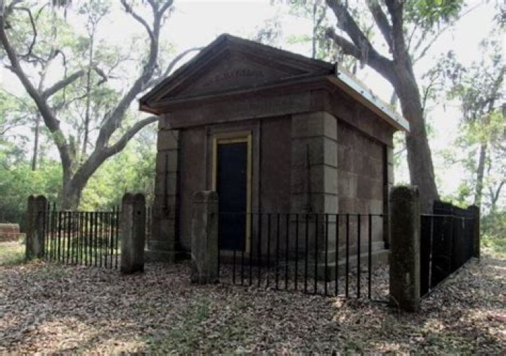 Inside The Haunted Baynard Mausoleum With History Uncovered