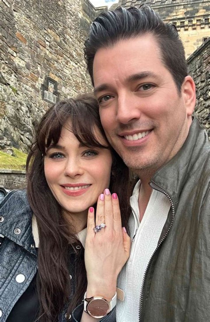 Johnathan Scott and Zooey Deschanel Are officially Enagaged!