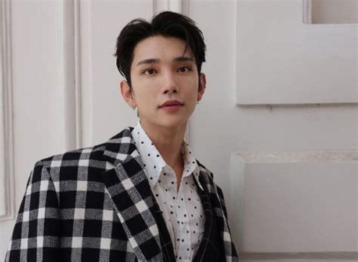 Joshua Hong (Seventeen) Biodata, Wiki, Age, Height, Girlfriend, Family, Nationality & More