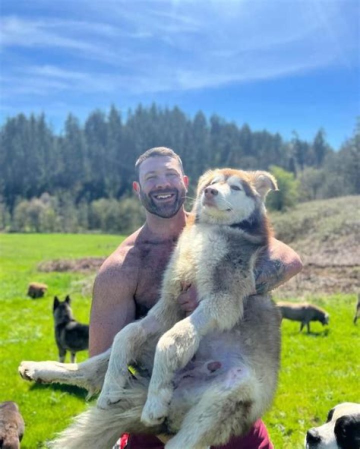 Lee Asher Age, Wife, Bio, House, Dogs, and Net Worth