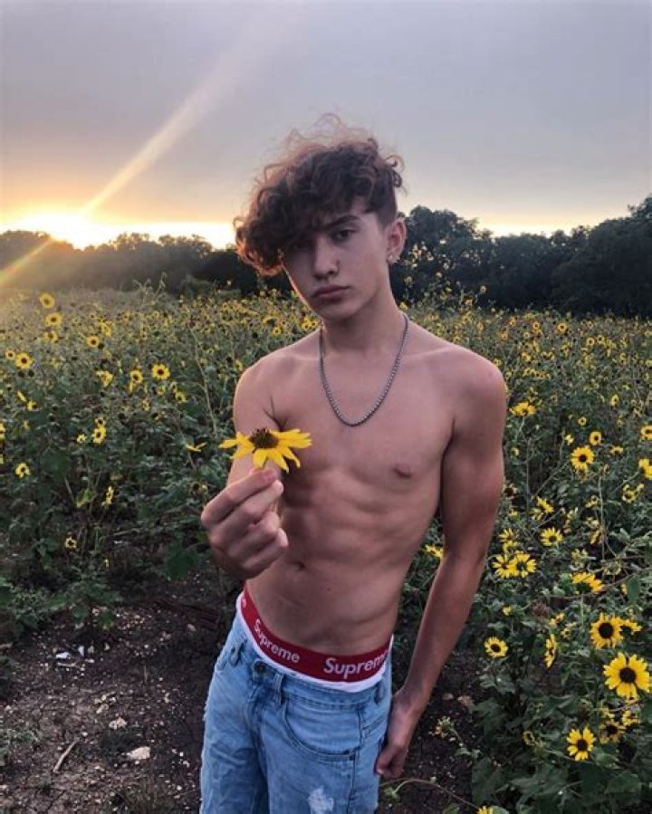 Mathew Valenzuela Bio | Age, Wiki, Net worth, Height, Girlfriend|