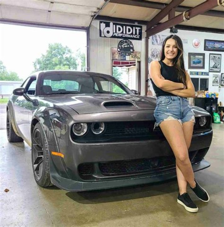 Meet “Hot Rod Garage” star Alex Taylor Racing Boyfriend. Hasn’t Married yet.