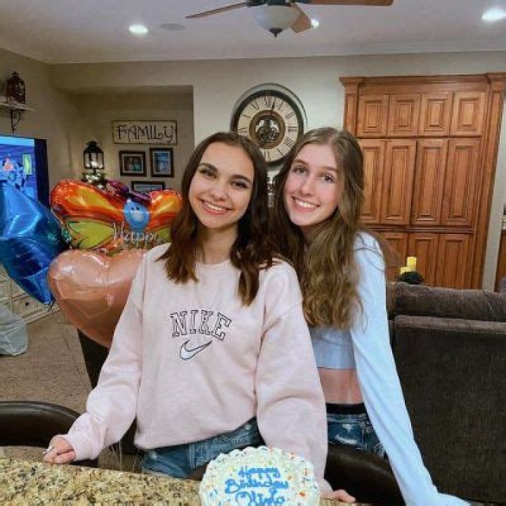 Olivia Somersille Net Worth and Earnings