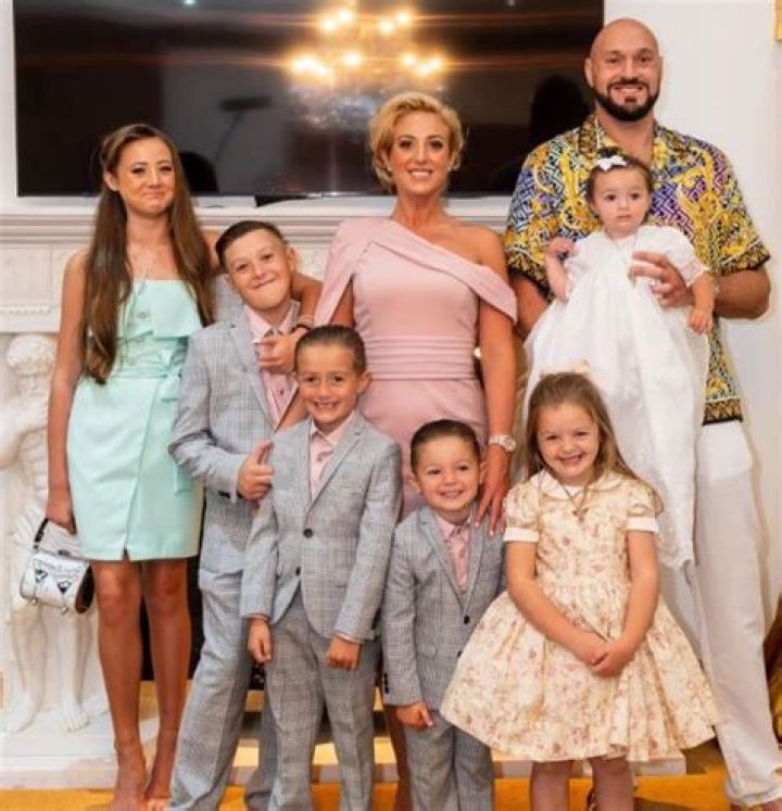 Paris Fury Wiki, Age, Height, Net Worth, Husband, Kids, Parents, Ethnicity, Biography & More