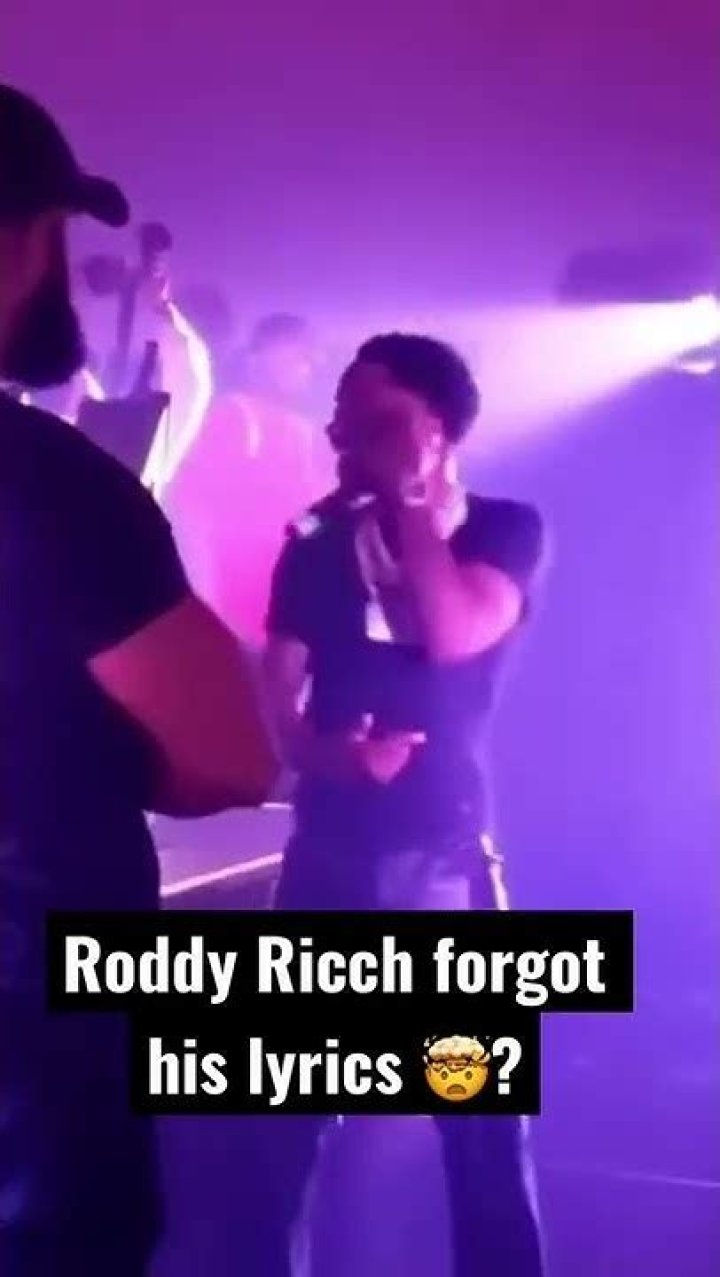 Roddy Ricch Forgets "The Box" Lyrics While Performing