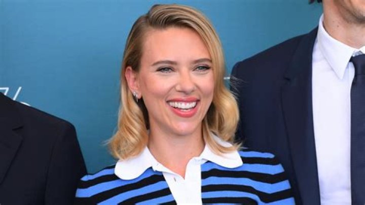Scarlett Johansson’s Daughter Rose ‘Adores’ Colin Jost: ‘They Have an Unbreakable Bond’