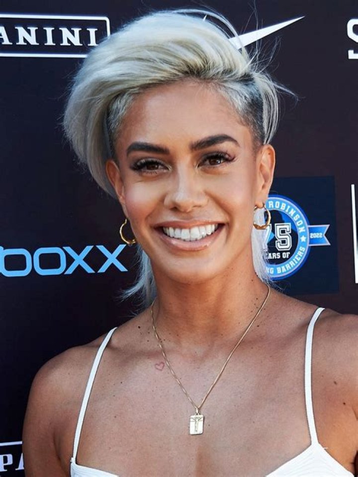 Sibley Scoles – Celebsgraphy