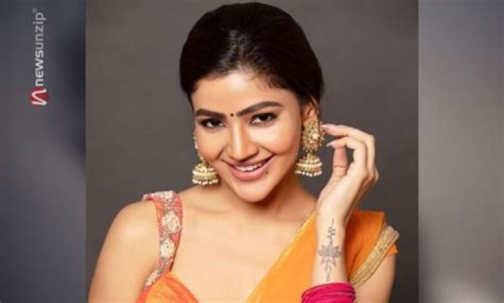 Soniya Bansal Wiki, Age, Height, Boyfriend, Bigg Boss, Family, Net worth & More