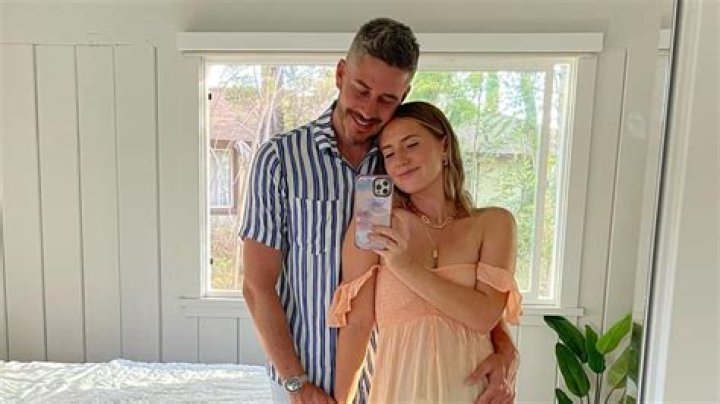 ‘The Bachelor’ Alum Arie Luyendyk Jr. Freaked Over Lauren Burnham’s Pregnancy Test