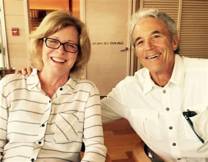 Who are Kaley Cuoco’s Real Parents? What Do They Do? – Celebsgraphy