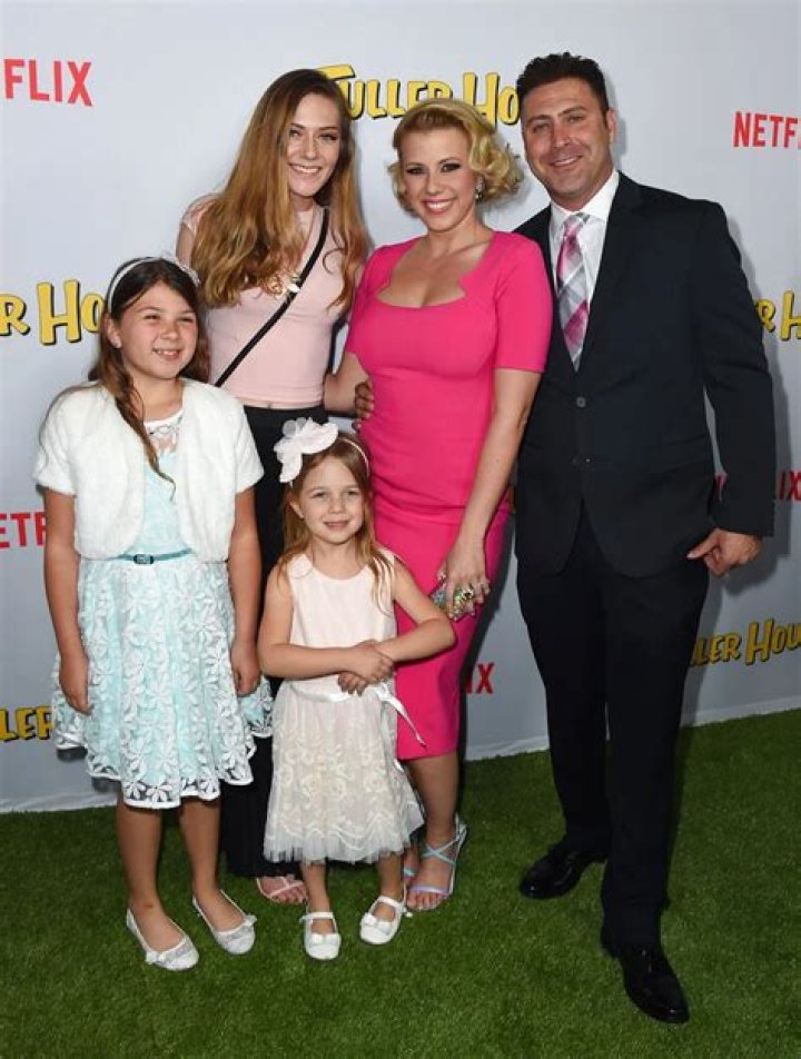 Who is Jodie Sweetin's Husband? Mescal Wasilewski Wiki, Bio, Age, Net worth, Kids, Parents, Nationality & More