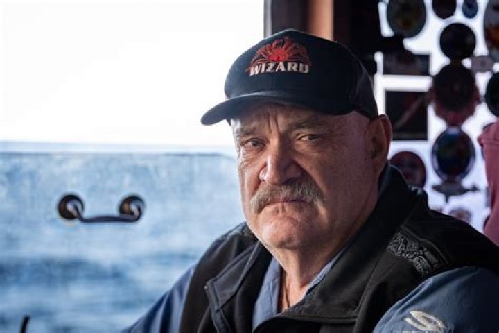 Who is older Jonathan or Andy Hillstrand?