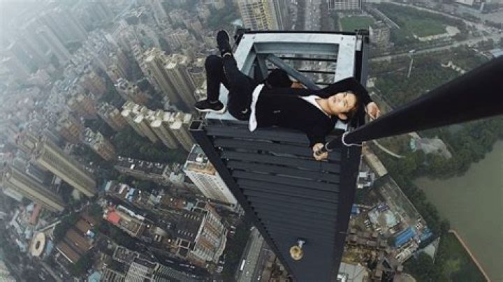 Wu Yongning, The Daredevil Who Fell From A Skyscraper